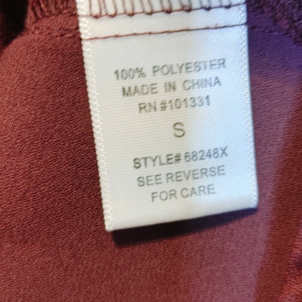 Maroon Sleeveless Blouse Gold Zipper Front Juniors Small Flowy Tank Top - Picture 8 of 9
